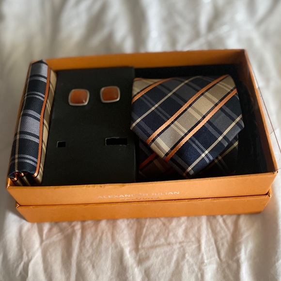 COPY - Alexander Julian Colours Tie, hanky & Cuff set - Picture 3 of 3
